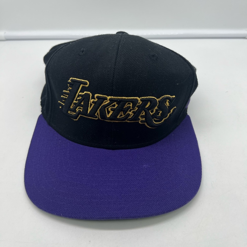 MITCHELL & NESS Lakers NBA Purple and Gold Fitted Flap Top Cap Unisex sz OS - Picture 2 of 9